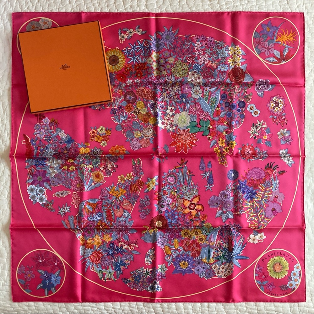 Brand New Hermes Planifleurs Silk Scarf